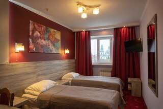 Отель Тернополь Тернополь Улучшенный двухместный номер с 2 отдельными кроватями-5